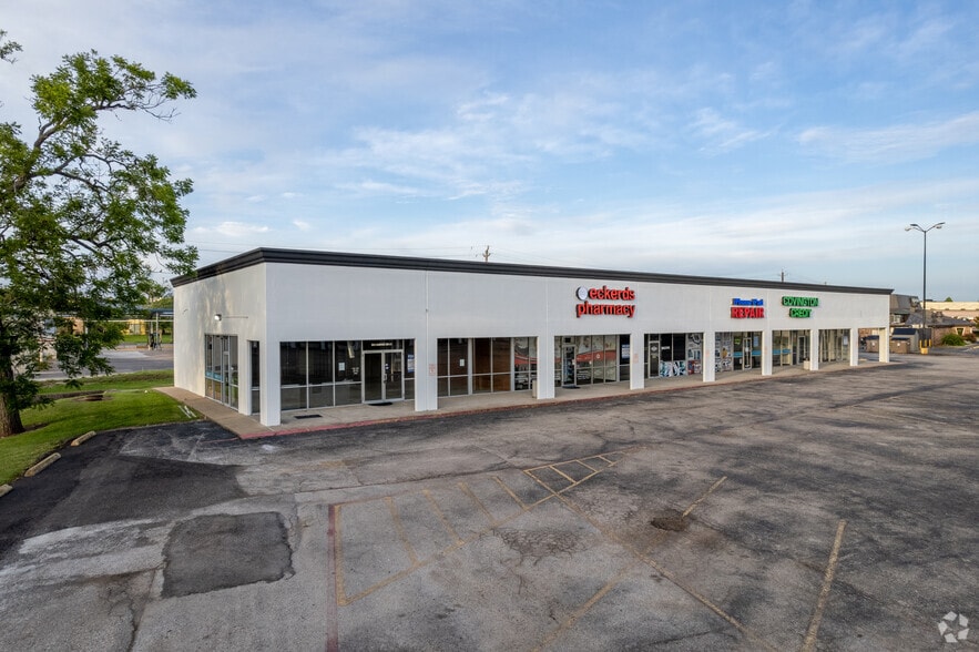 More Photos Of 120 Circle Way St, Lake Jackson Unknown For Lease