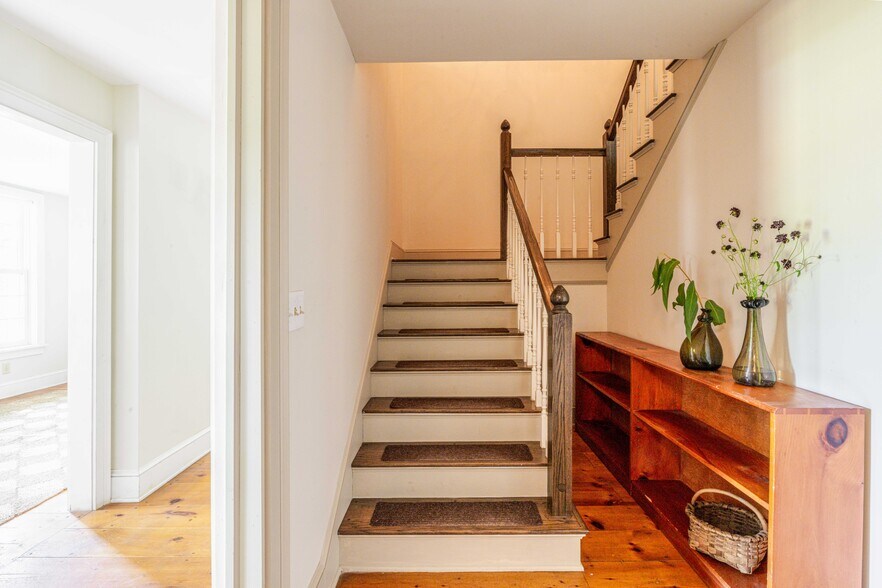 More Photos Of 16 Hudson St, Kinderhook Storefront Retail Residential For Lease