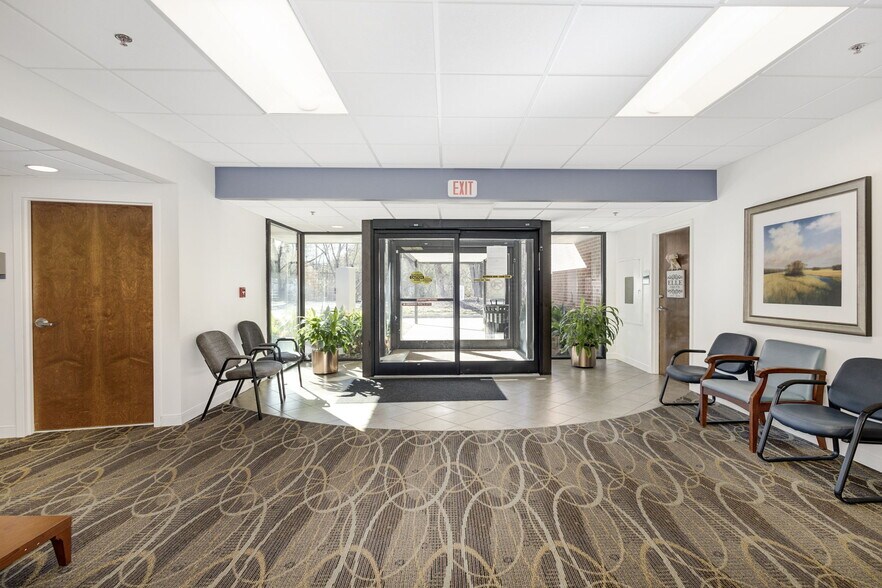 More Photos Of 10 Enterprise Blvd, Greenville Medical For Lease