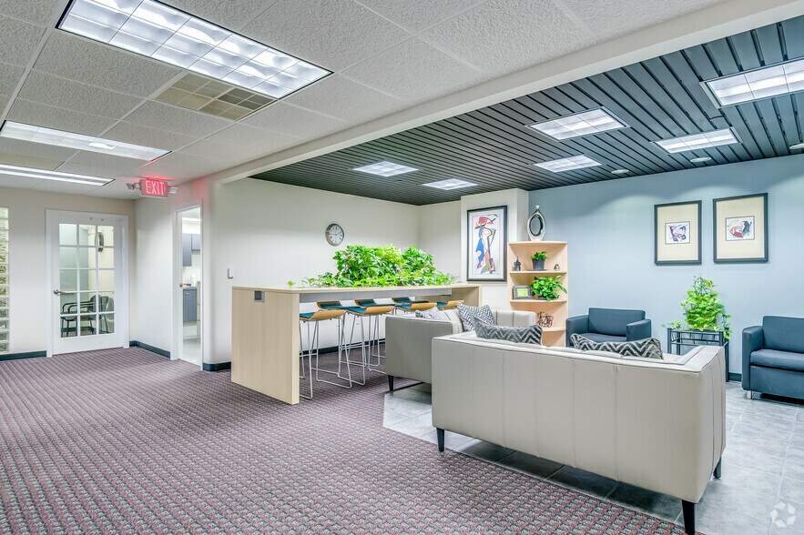 More Photos Of 2675 N Mayfair Rd, Wauwatosa Office For Lease