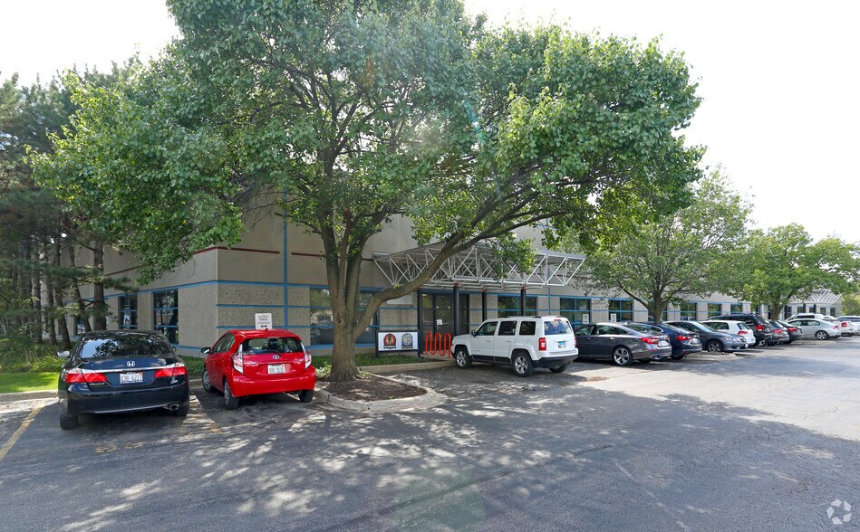 More Photos Of 2500 W Bradley Pl, Chicago Unknown For Lease