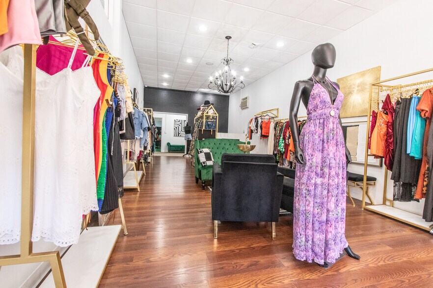 More Photos Of 208 N Main St, Blacksburg General Retail For Sale