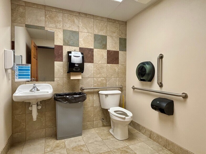 More Photos Of 402 N Genesee St, Wittenberg Fast Food For Sale