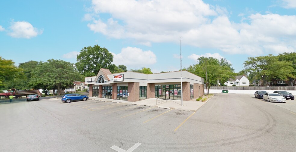 More Photos Of 2014-2016 Knoxville Ave, Peoria Office For Sale