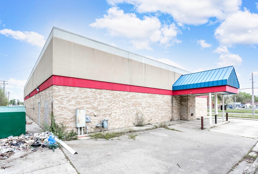 More Photos Of 19737 Mound Rd, Detroit Freestanding For Lease