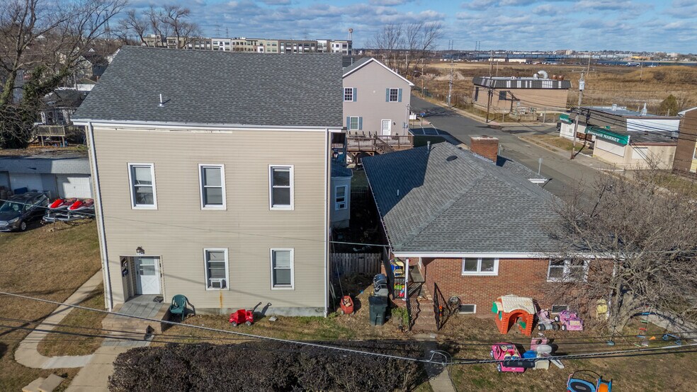 Primary Photo Of 122 S Rosewell Ave, South Amboy Apartments For Sale