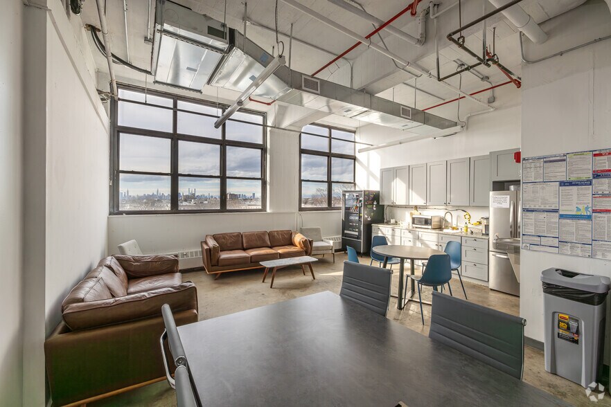 More Photos Of 59-00 Decatur St, Ridgewood Warehouse For Lease