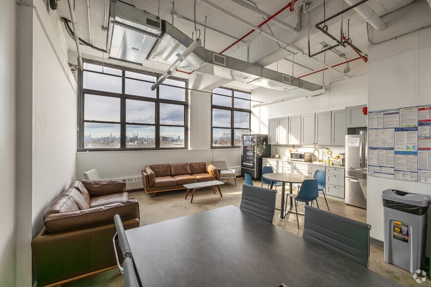 More Photos Of 59-00 Decatur St, Ridgewood Warehouse For Lease