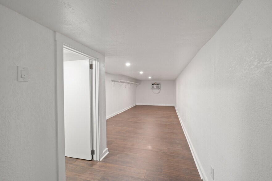 More Photos Of 1825 Baker St, Bakersfield Specialty For Sale