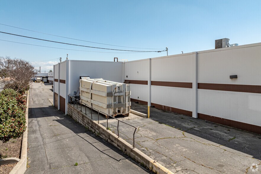 More Photos Of 121 E Foothill Blvd, Upland Unknown For Lease