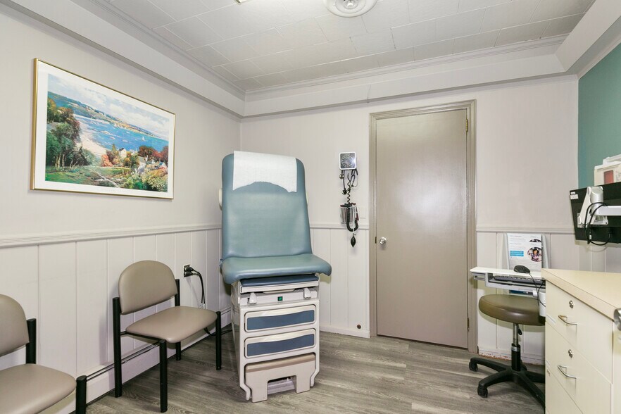 More Photos Of 421 Deer Park Ave, Babylon Medical For Sale