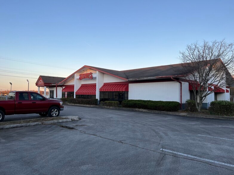 More Photos Of 880 S Jefferson Ave, Cookeville Restaurant For Sale
