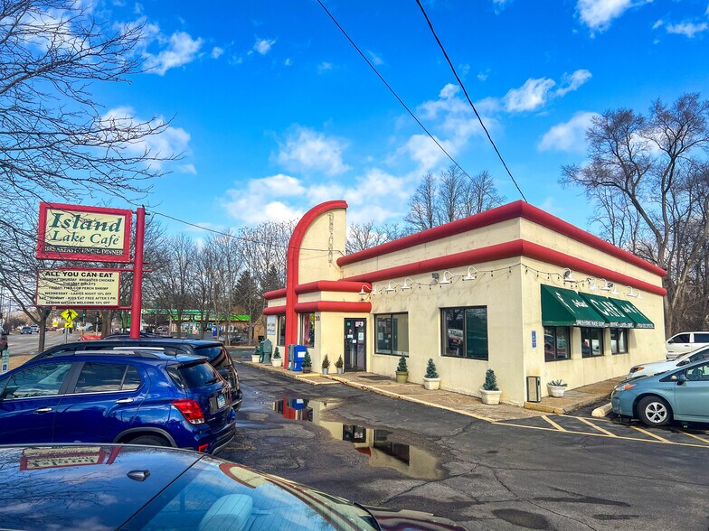 More Photos Of 310 E State Rd, Island Lake Restaurant For Sale