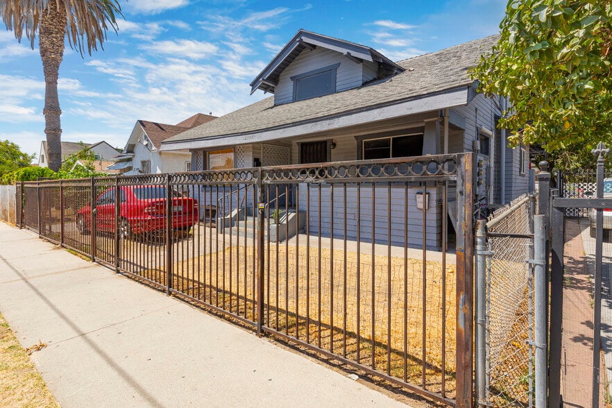 More Photos Of 1253 E 46th St, Los Angeles Apartments For Sale