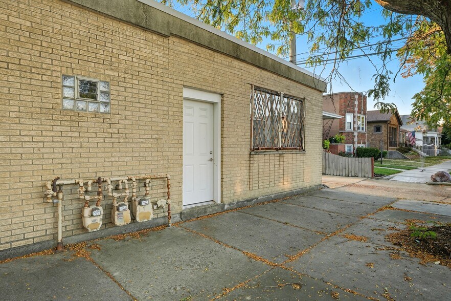 More Photos Of 5840 W 63Rd St, Chicago Freestanding For Sale