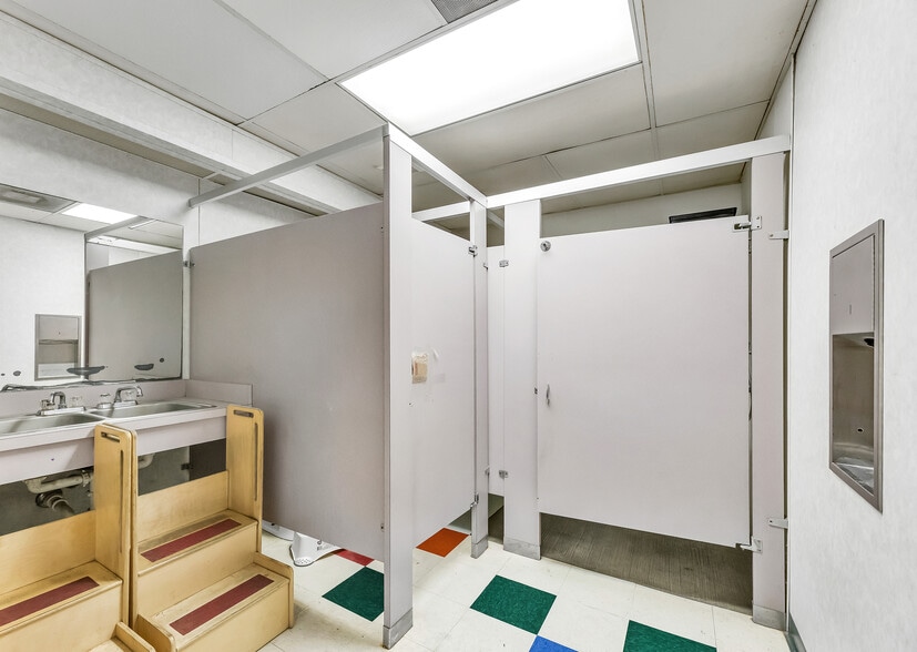 More Photos Of 306 W 24th St, Bryan Daycare Center For Sale
