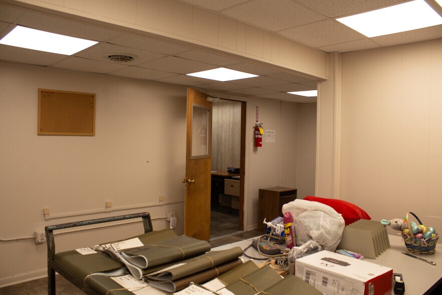 More Photos Of 645 Bellefontaine Ave, Marion Light Distribution For Sale
