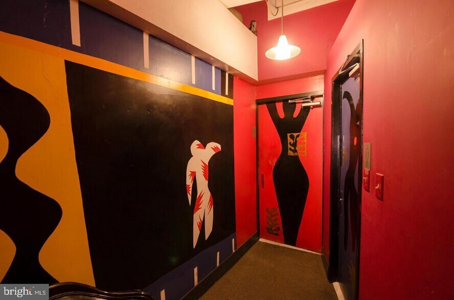 More Photos Of 201 E German St, Shepherdstown Storefront For Sale