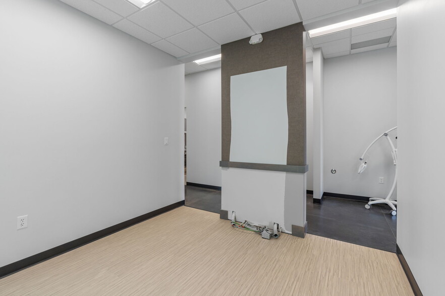 More Photos Of 18389 Orchard Trl, Lakeville Medical For Lease