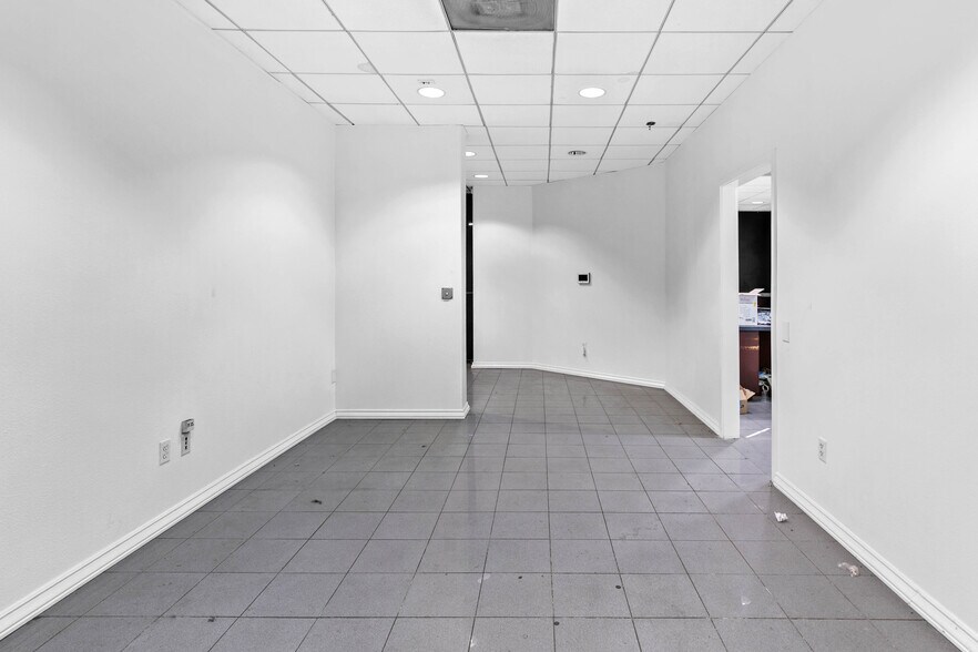 More Photos Of 9362 Eton Ave, Chatsworth Warehouse For Lease