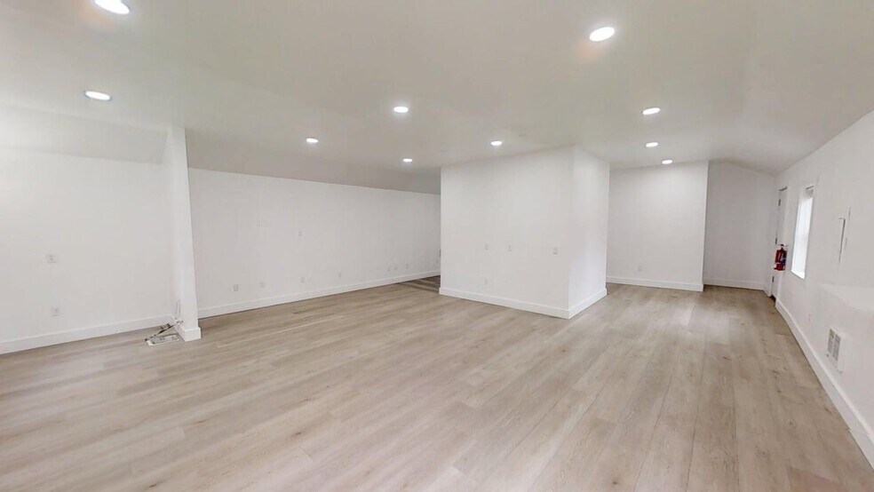 More Photos Of 11518 NE Sandy Blvd, Portland Apartments For Lease
