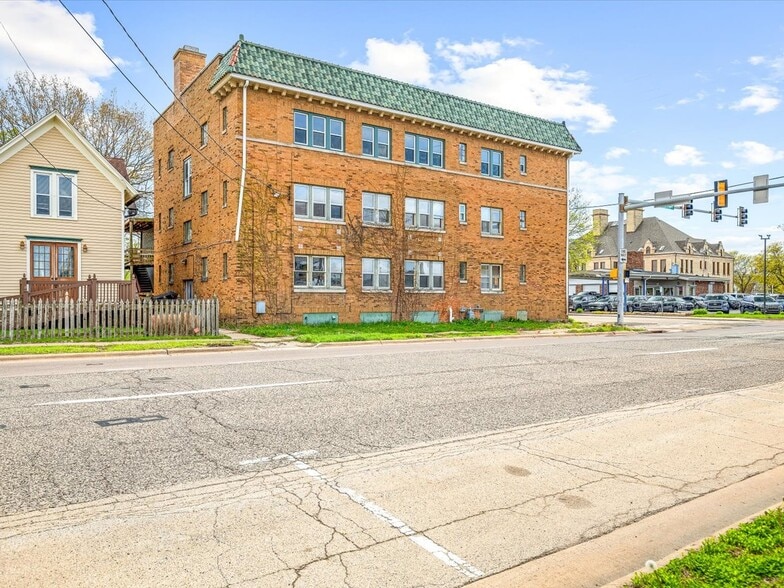 More Photos Of 204 S 6th St, Rockford Apartments For Sale