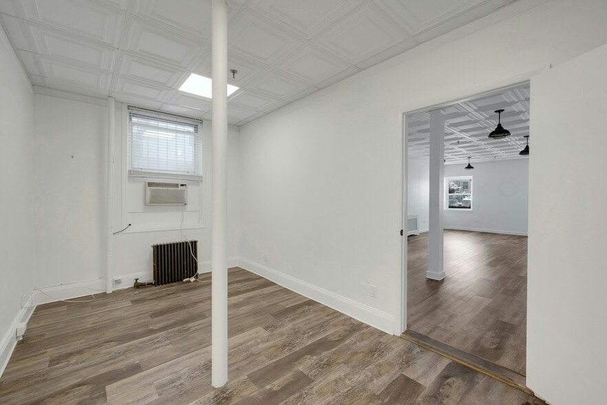 More Photos Of 2094 Boston Post Rd, Larchmont Storefront For Lease