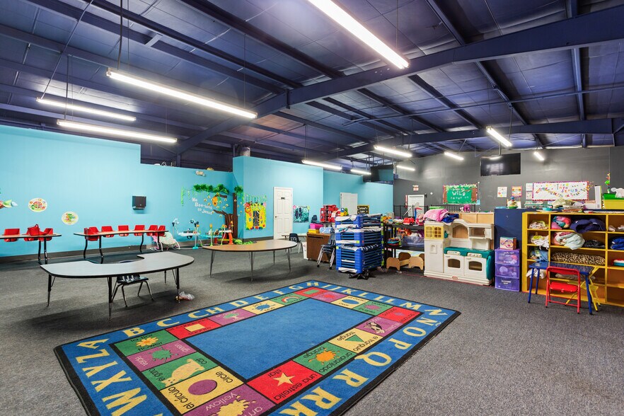 More Photos Of 702 Wilmer Ave, Anniston Office For Sale