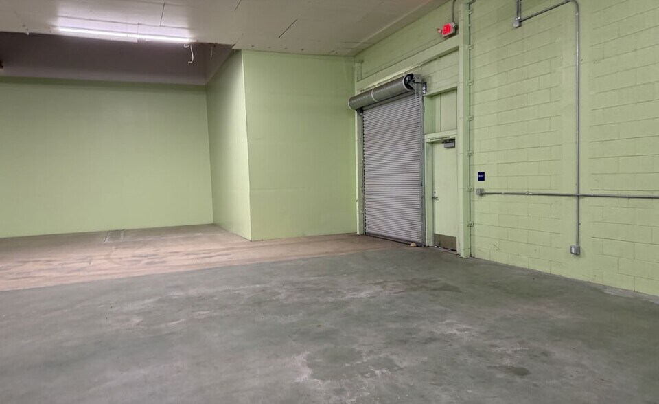 More Photos Of 3030 Brundage Ln, Bakersfield Supermarket For Lease
