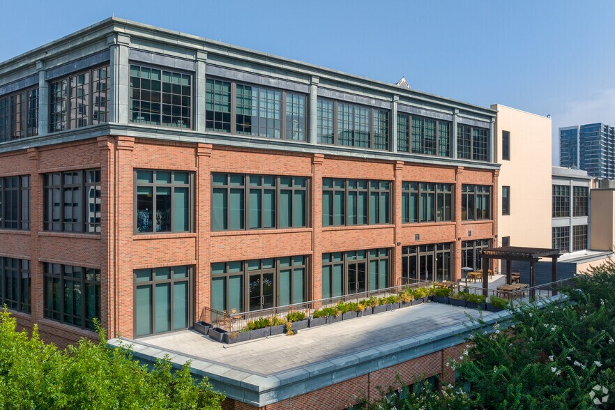 More Photos Of 3035 Peachtree Rd, Atlanta Office For Lease