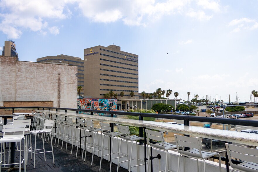 More Photos Of 326 N Chaparral St, Corpus Christi Freestanding For Lease