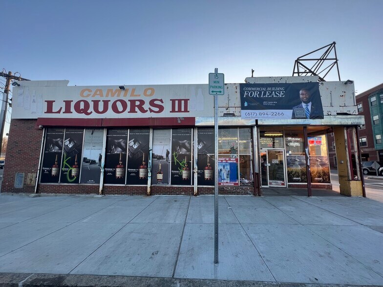 Primary Photo Of 7-11 EDGEWATER Dr, Boston Convenience Store For Lease