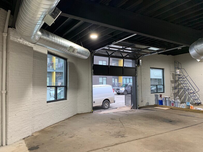 More Photos Of 2201 W Pennway St, Kansas City Warehouse For Lease