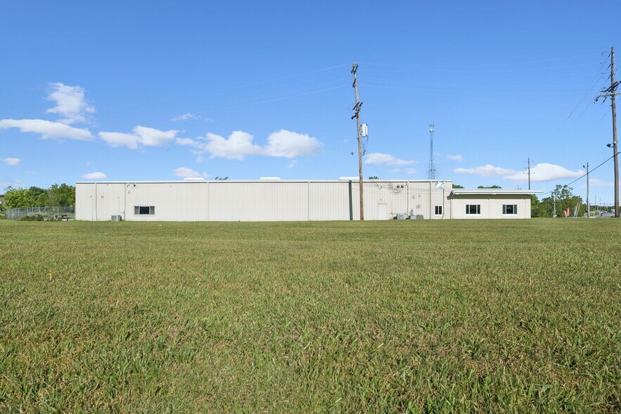 More Photos Of 675 W Plane St, Bethel Freestanding For Sale