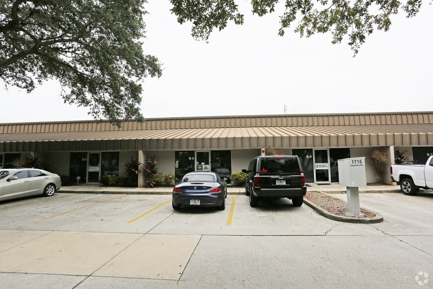 More Photos Of 1715 Independence Blvd, Sarasota Light Distribution For Lease