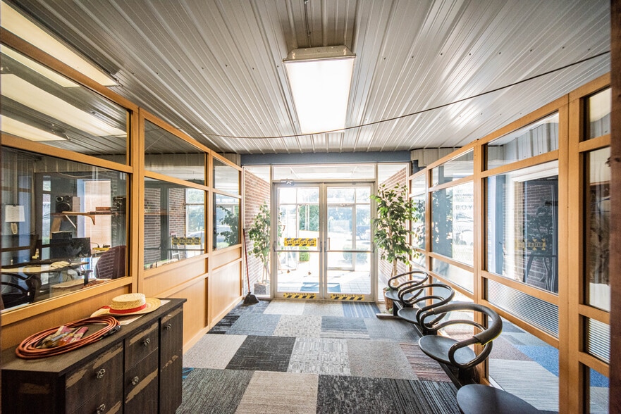 More Photos Of 501 Lakeshore Dr, Kuttawa Warehouse For Sale