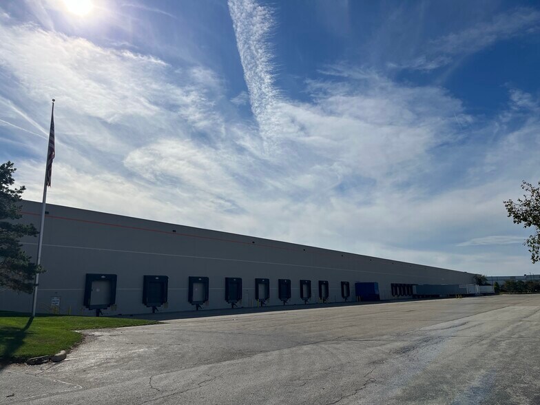 More Photos Of 6360-6440 Port Rd, Groveport Distribution For Lease