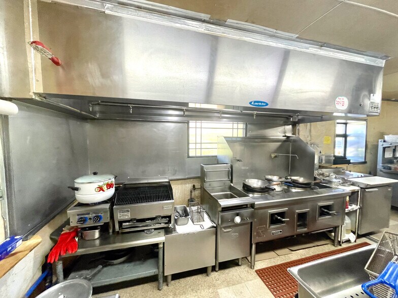 More Photos Of 924 N Main St, Mountain Grove Restaurant For Sale