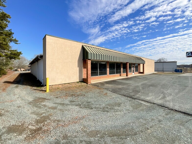 More Photos Of 3608 Roosevelt blvd, Monroe Storefront Retail Office For Sale