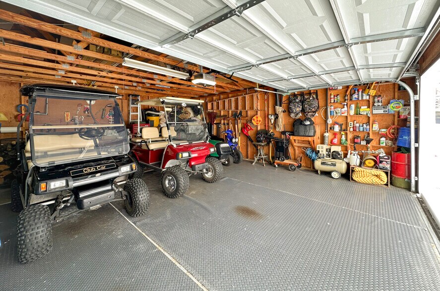 More Photos Of 752 W Faith St, Spruce Flex For Sale