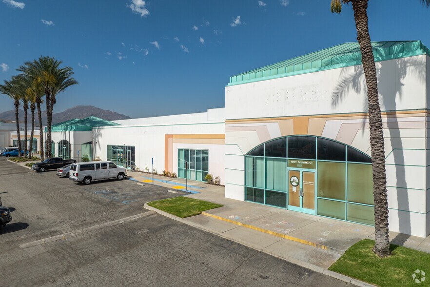 Primary Photo Of 295 E Caroline St, San Bernardino Storefront For Lease