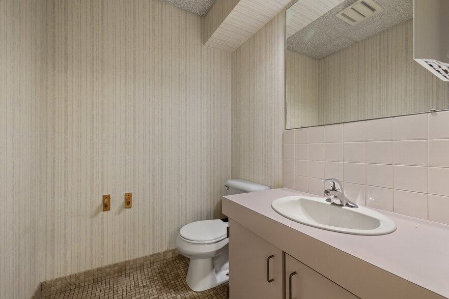 More Photos Of 370 Cline Ave, Mansfield Office Residential For Lease