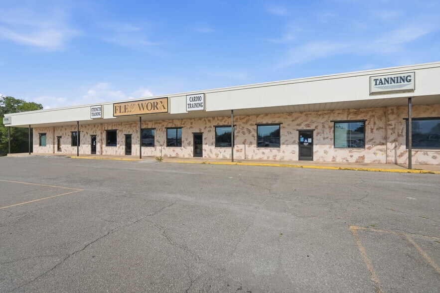 More Photos Of 605 S Green Ave, Purcell Freestanding For Sale