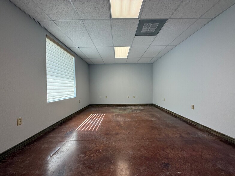 More Photos Of 2281 N Masch Branch Rd, Denton Office For Lease