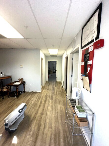 More Photos Of 6618-6628 26th Ct E, Sarasota Warehouse For Lease