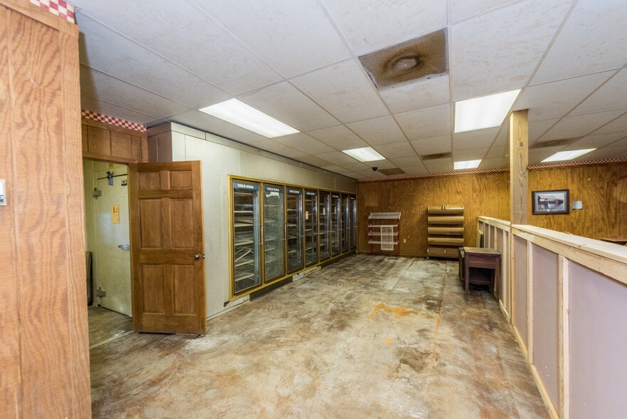 More Photos Of 7386 Mt Carmel Rd, Decaturville Convenience Store For Sale