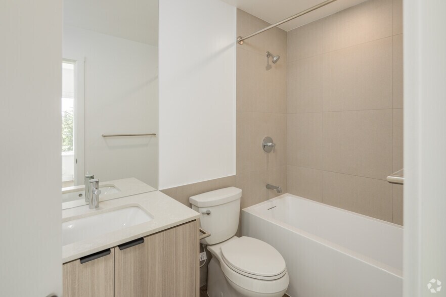 More Photos Of 633 Gardena Dr, Coquitlam Apartments For Sale