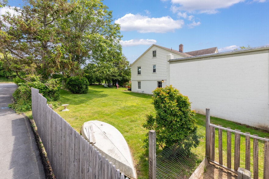 More Photos Of 809 Montauk Hwy, Montauk Auto Repair For Sale