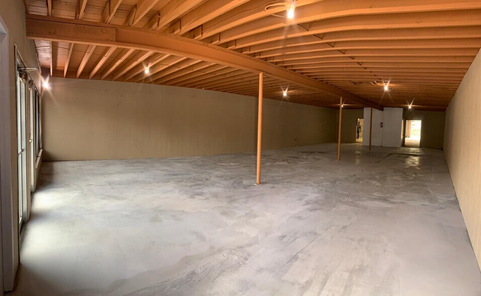 More Photos Of 2113 E Cesar Chavez St, Austin Freestanding For Lease