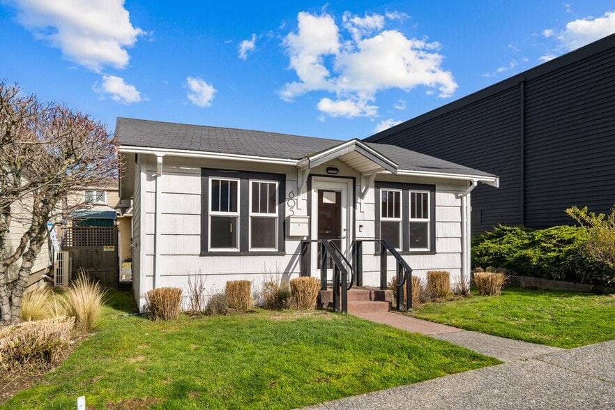 More Photos Of 605 Main St, Edmonds General Retail For Sale